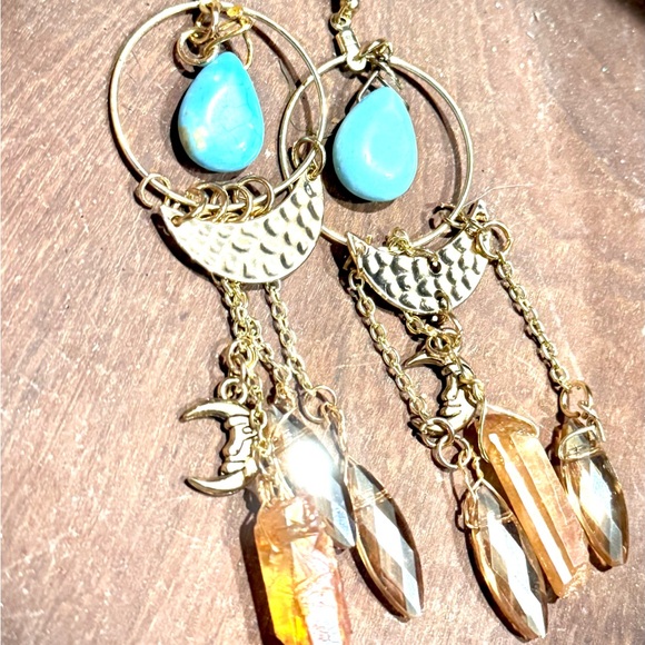 Gold and Crystal Pendant Necklace - Picture 2 of 3